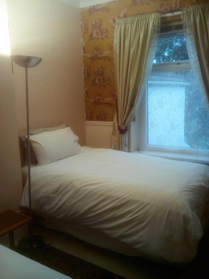 The Principality 2 Singles Bedroom Cardiff Bagian luar foto