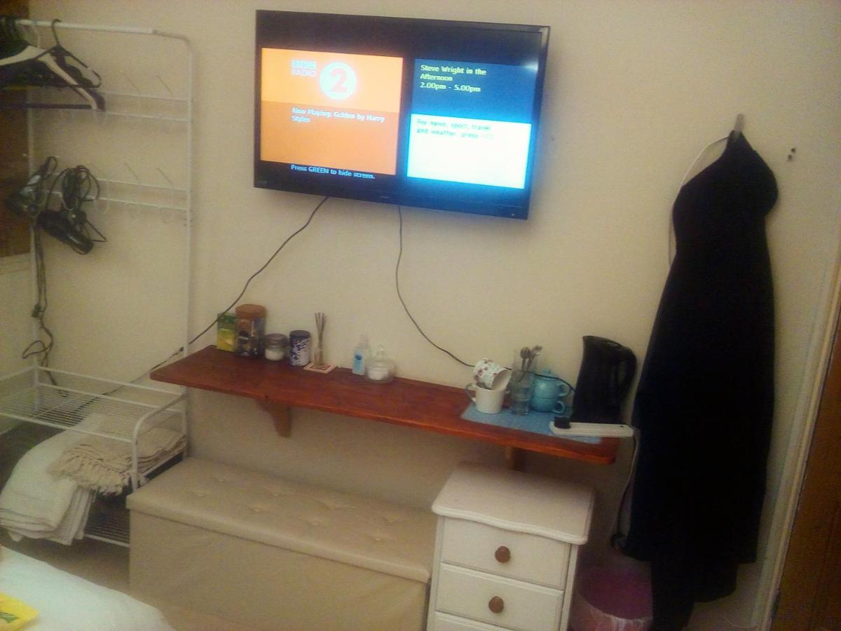 The Principality 2 Singles Bedroom Cardiff Bagian luar foto
