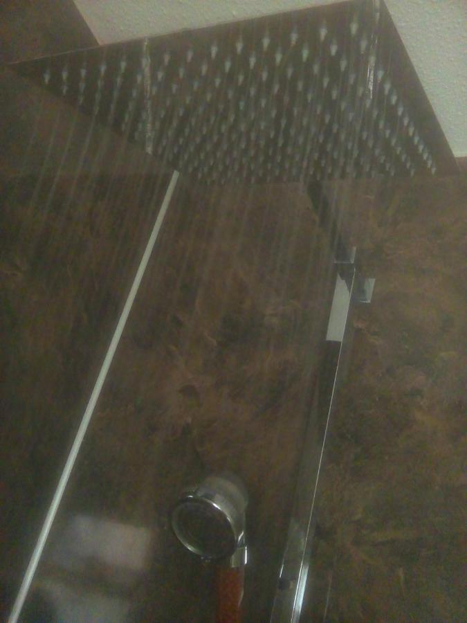 The Principality 2 Singles Bedroom Cardiff Bagian luar foto