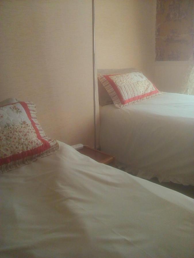 The Principality 2 Singles Bedroom Cardiff Bagian luar foto