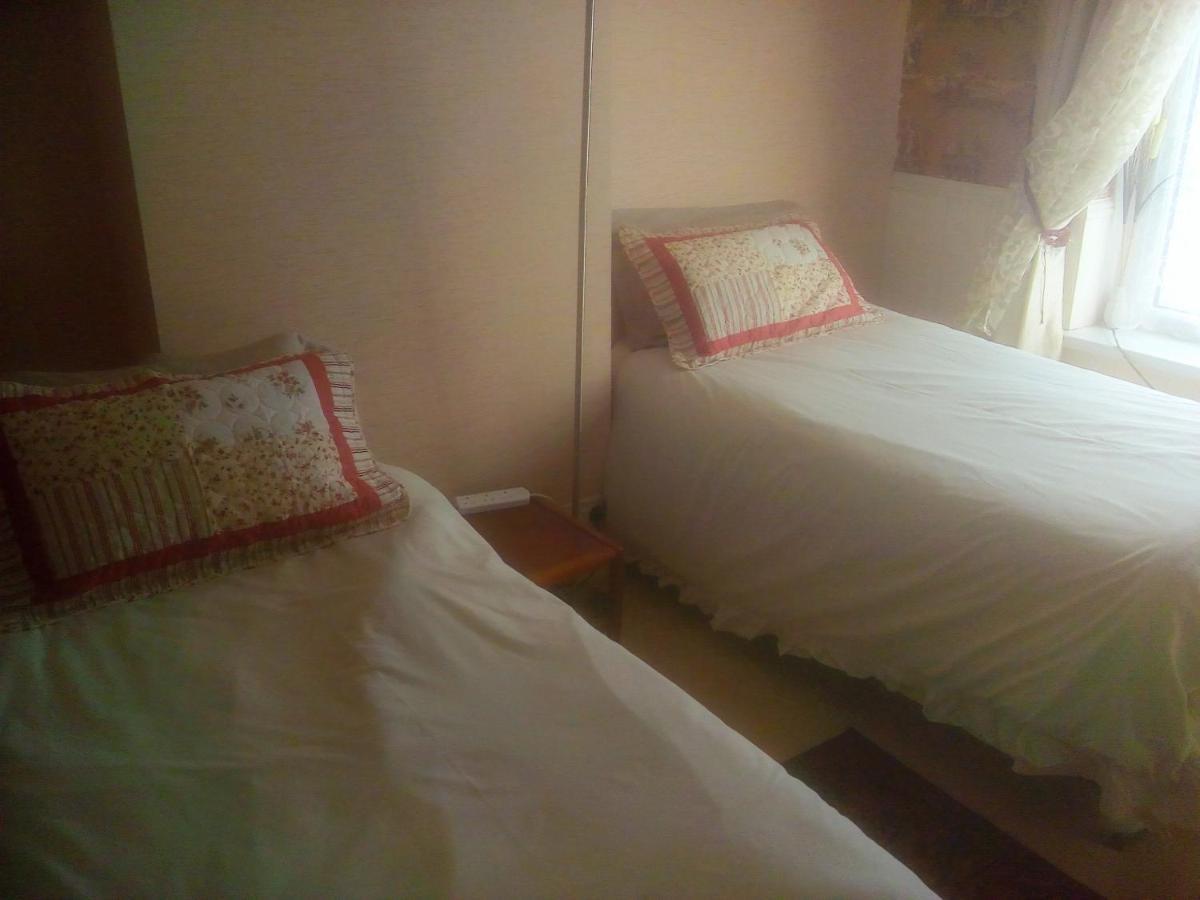 The Principality 2 Singles Bedroom Cardiff Bagian luar foto