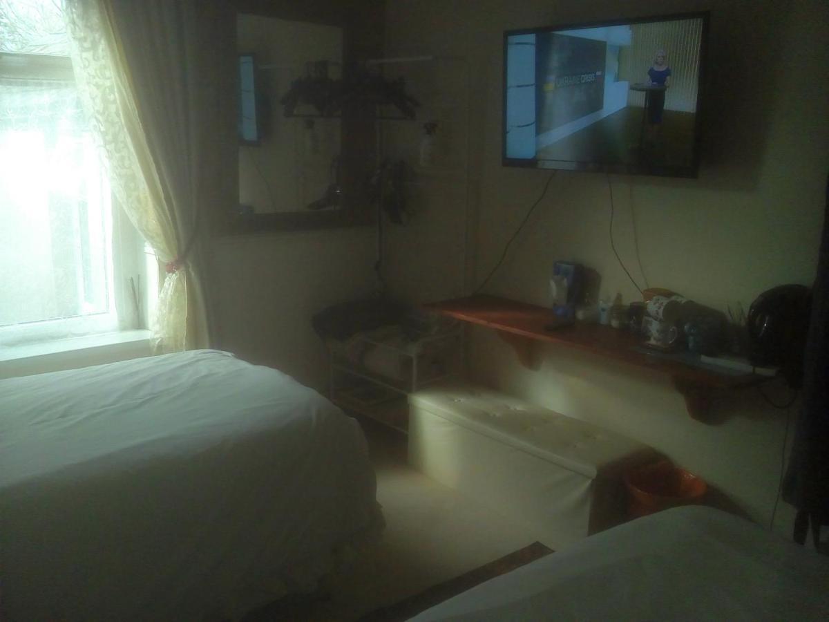 The Principality 2 Singles Bedroom Cardiff Bagian luar foto