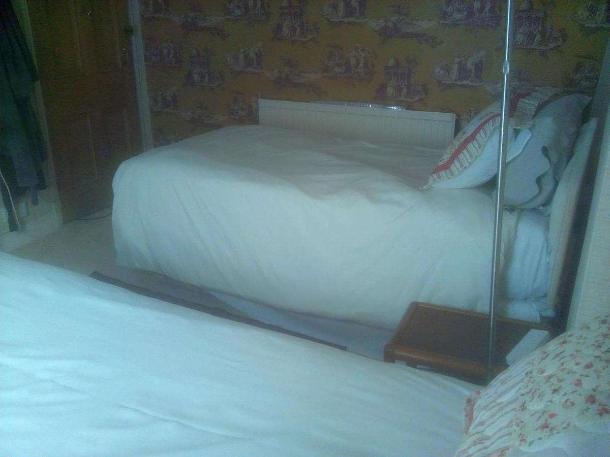 The Principality 2 Singles Bedroom Cardiff Bagian luar foto